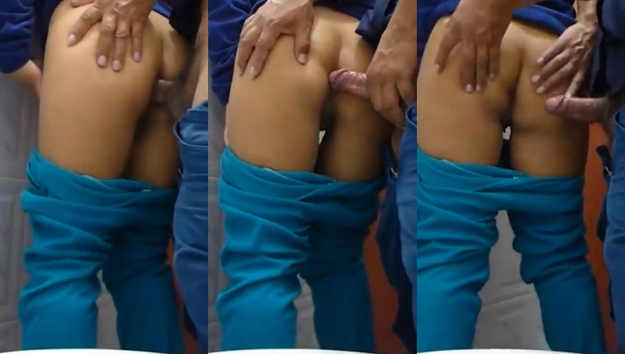 Tourist boy and girl fucked in garden after roaming around